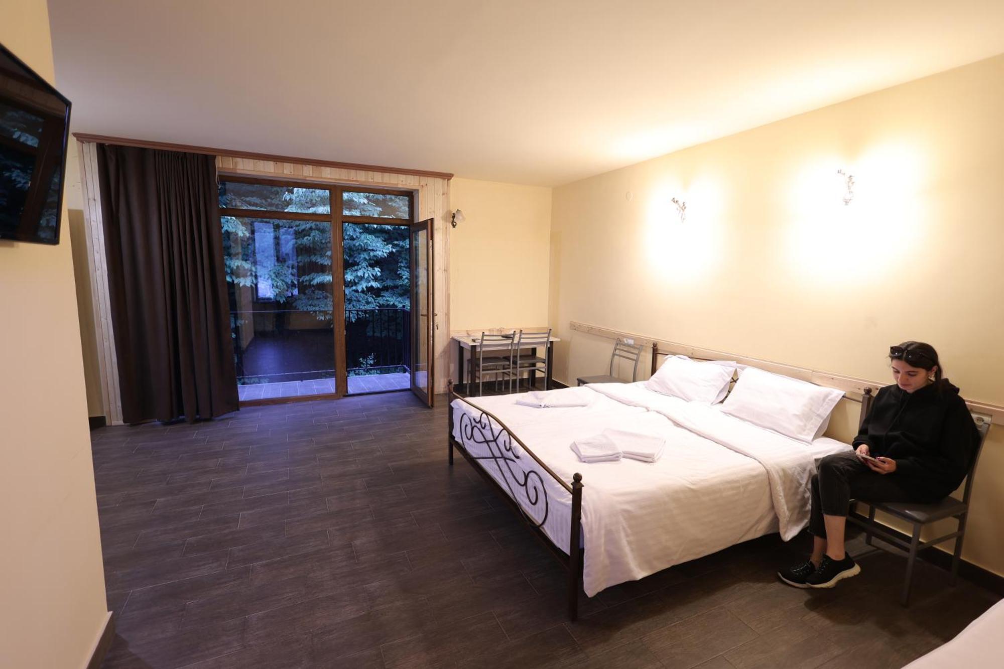 Yeghevnut Hotel Goris Exteriör bild