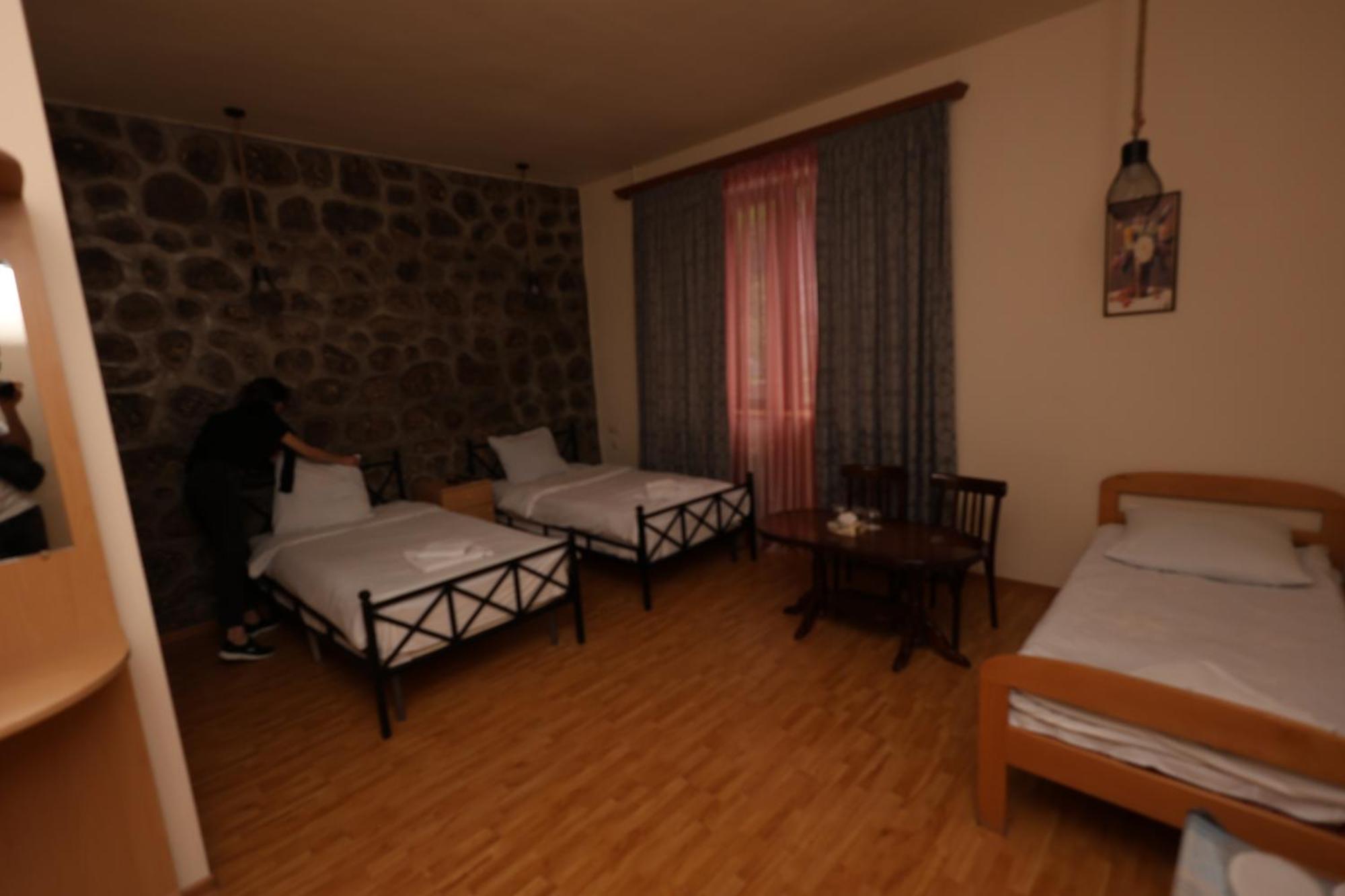 Yeghevnut Hotel Goris Exteriör bild