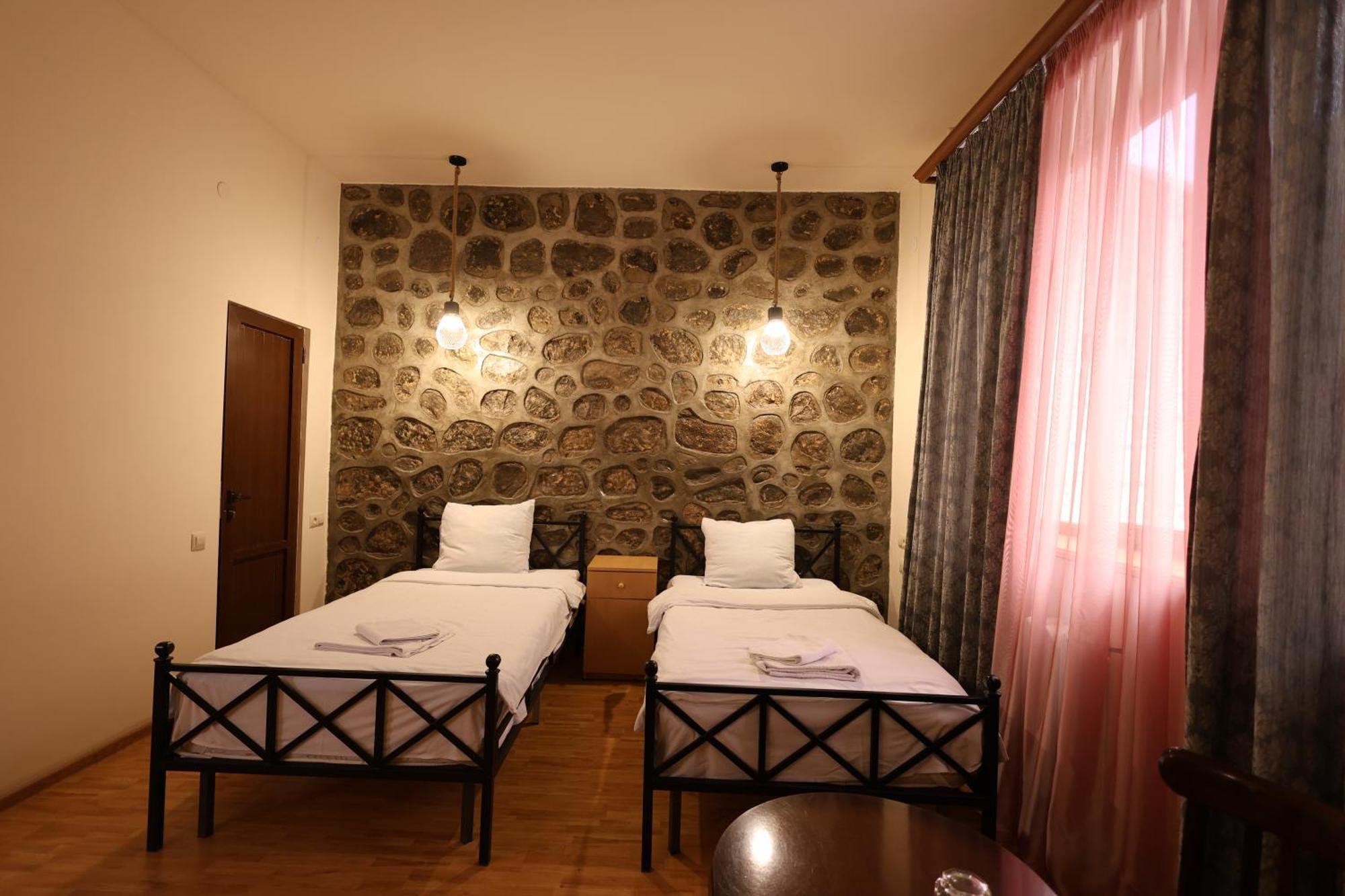 Yeghevnut Hotel Goris Exteriör bild