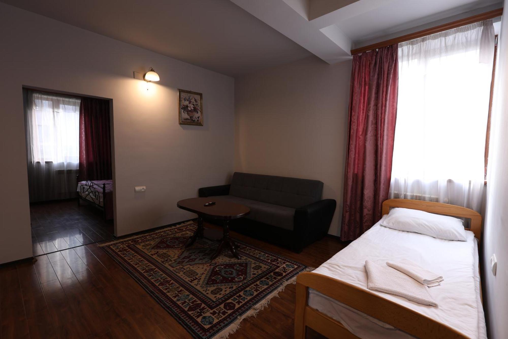 Yeghevnut Hotel Goris Exteriör bild