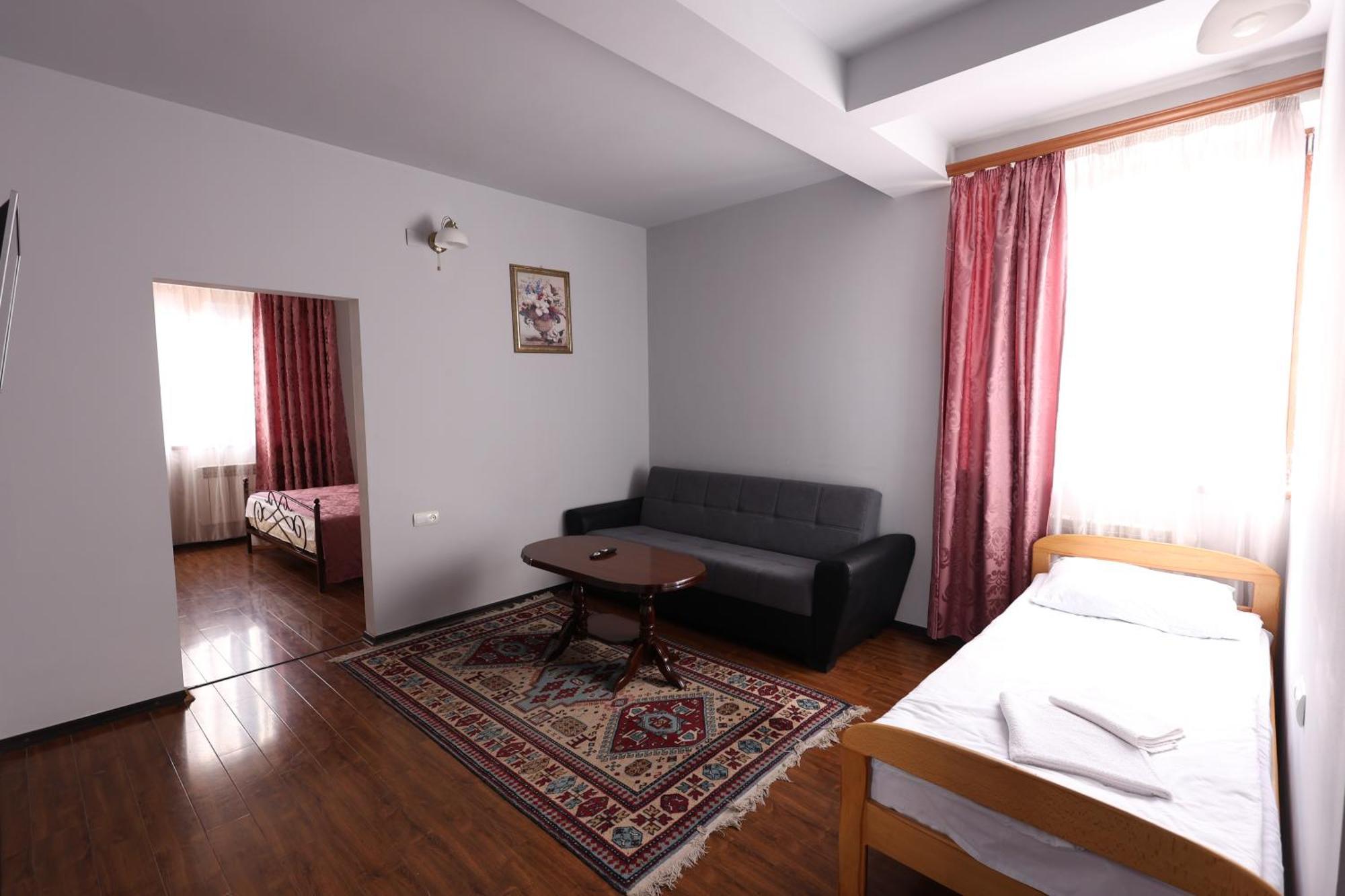 Yeghevnut Hotel Goris Exteriör bild